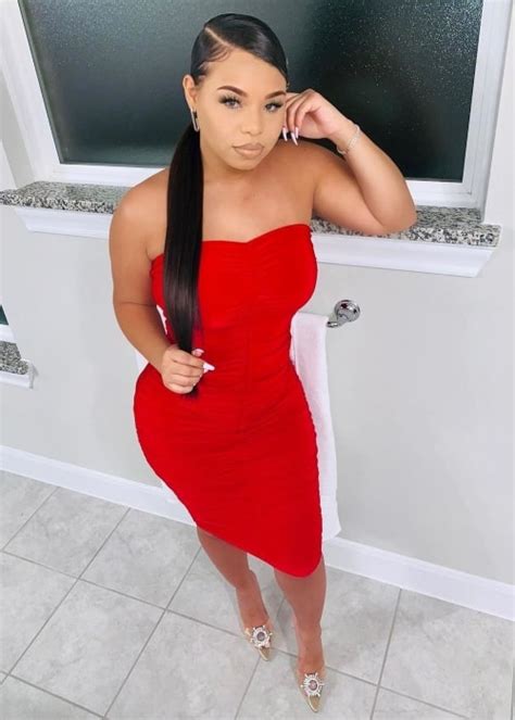  Flaunting Her Curves: Exploring Jalyn Michelle's Figure 