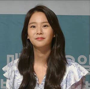 Age: How old is Han Seung Yeon?