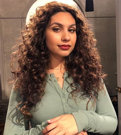 Alessia Cara Height