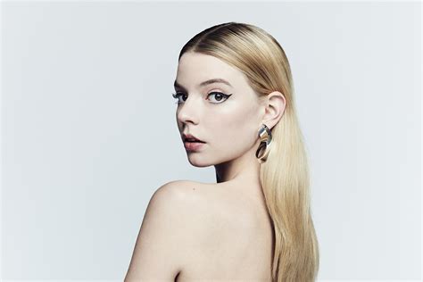 Anya Shidlerova: A Rising Star in the Modeling World
