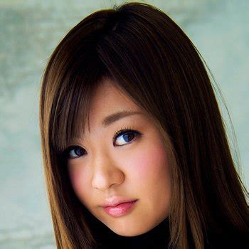 Ayumi Mochiduki: A Rising Star in the Entertainment Industry