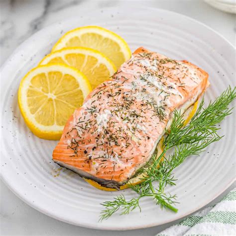 Baked Salmon with Dill and Lemon: Promoting Heart Health and Boosting Omega-3 Intake