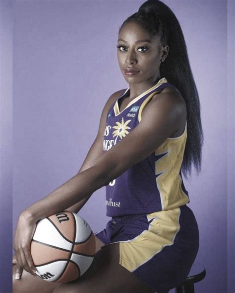 Chiney Ogwumike: Age