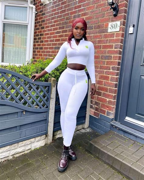 Curves to Envy: Unveiling Alexa G's Stunning Physique
