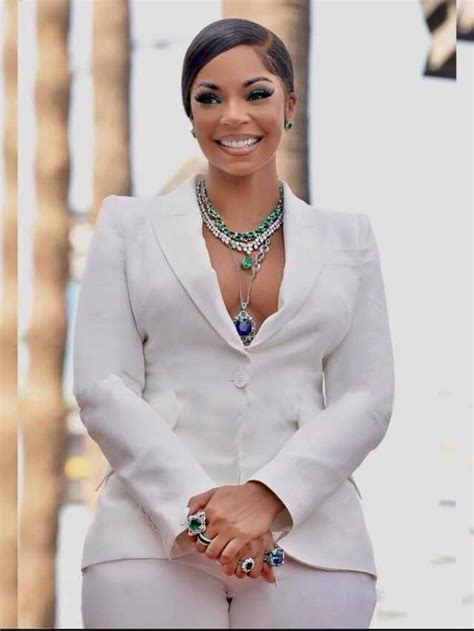 Discovering Ashanti Essence: Age, Height, and Figure