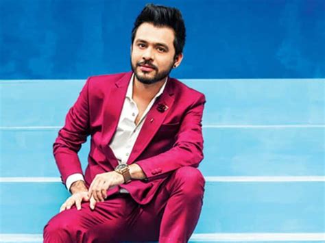 Discovering Tony Kakkar's Age and Personal Life