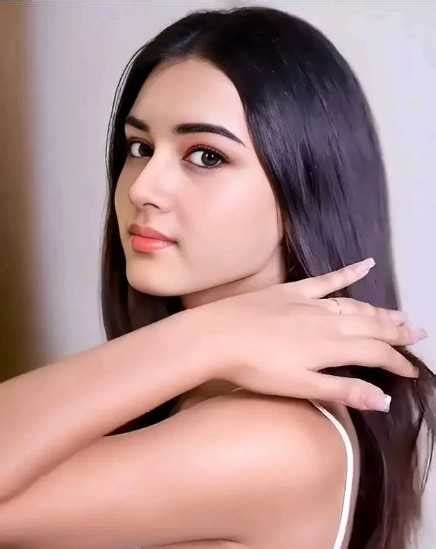 Elina Chauhan's Physical Attributes: Age, Height, and Figure