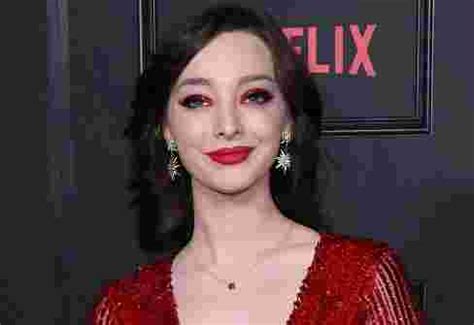 Emma Dumont Biography: Early Life and Career Journey