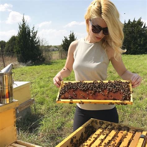 Erika Thompson: A Biography of the Beekeeping Sensation