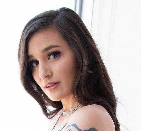 Exploring Luna Lovely's Career in the Adult Entertainment Industry