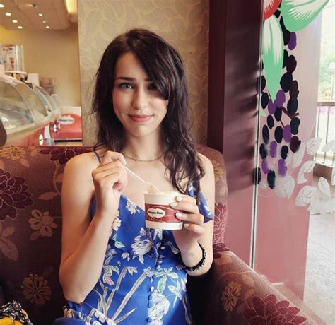 Exploring the Impact of Stefanie Joosten's Height on her Career