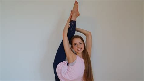 From Contortionist Extraordinaire to Social Media Sensation