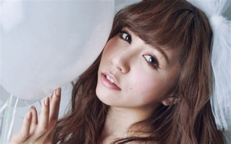 From Music to Modeling: Tomomi's Versatile Career