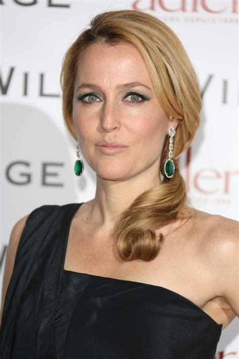 Gillian Anderson Biography