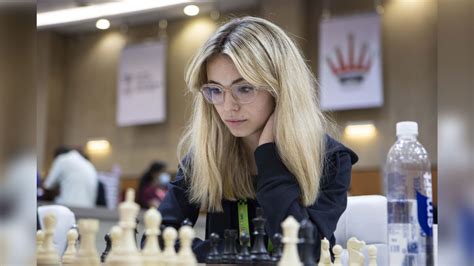 How Does Anna Cramling's Height Impact Her Performance on the Chessboard?