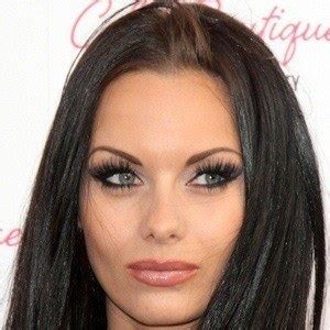 Jessica Jane Clement: Biography