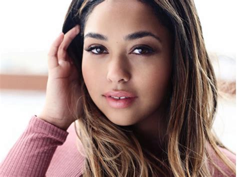 Jordyn Woods Background