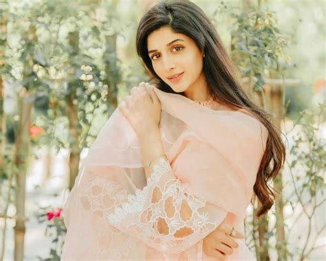 Mawra Hocane: A Rising Star in Pakistani Entertainment Industry