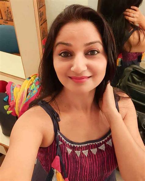 Neelam Pathania's height and physique