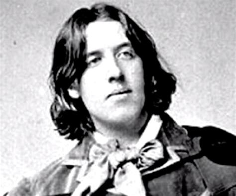 Oscar Wilde's Early Life and Path to Prominence