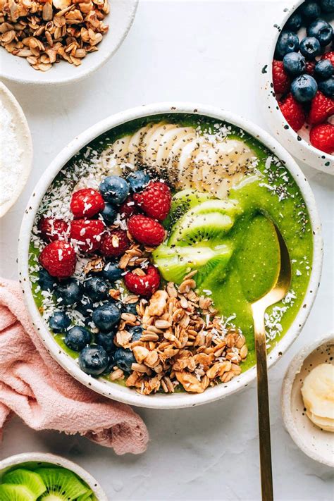 Revitalizing and Nourishing: Start Your Day with a Luscious Green Smoothie Bowl