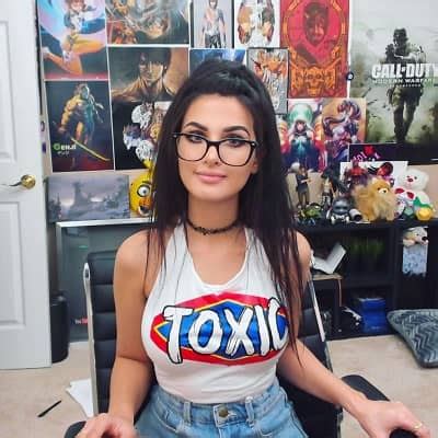 SSSniperWolf's Height, Body Measurements, & Fitness Routine