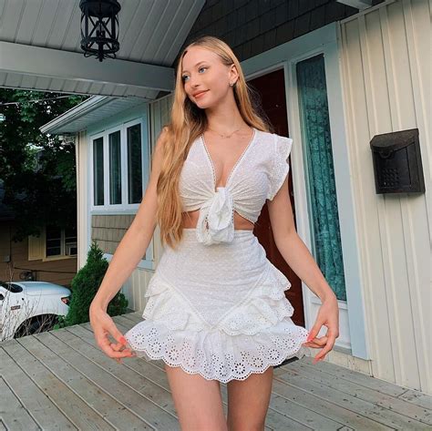 Sophisticated Style: Explore Sophia Diamond's Fashion Choices