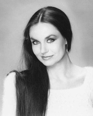 The Early Life of Crystal Gayle: Growing up in Kentucky