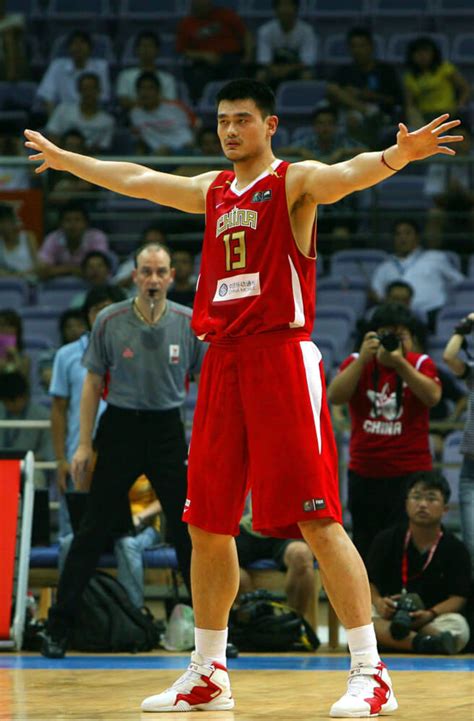 The Impact of Yao Ming's Extraordinary Height on his Athletic Journey