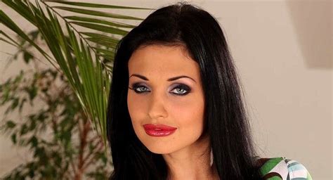 The Journey of Aletta Ocean: Early Life, Influences, and Growth