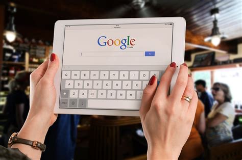 The Key Differences Between Voice Search and Traditional Text Search