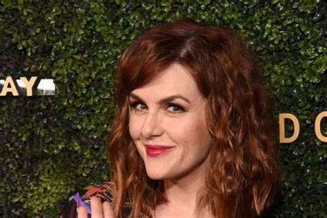 Unlocking the Secrets of Sara Rue's Age, Height, and Figure