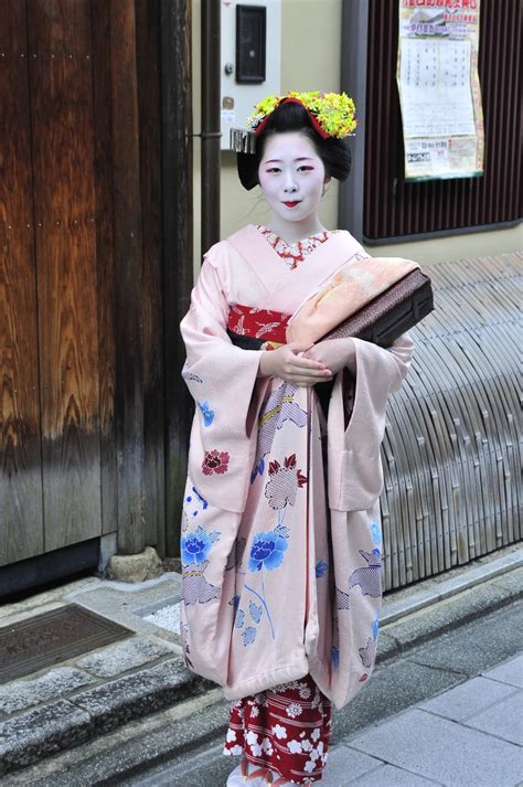 Untangling the Financial Success of Maiko Saegimi