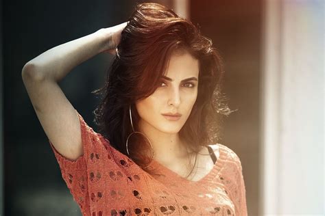Unveiling the Enigma of Mandana Karimi: Her Age, Height, and Figure
